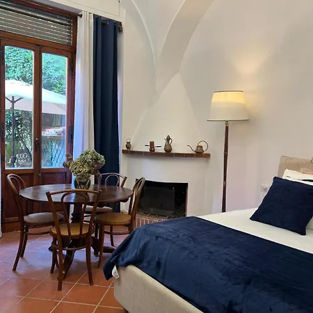 Arnolds Deluxe Apartment Florence