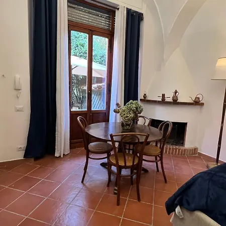 Arnolds Deluxe Apartment