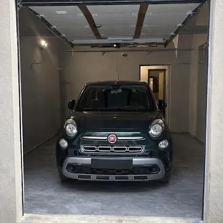 Arnolds Deluxe Apartment *